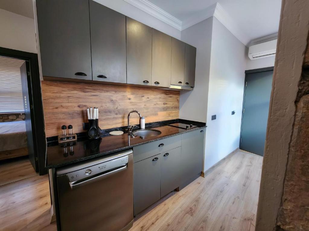 Sera Homes Kaleici Oldtown Antalya Bagian luar foto